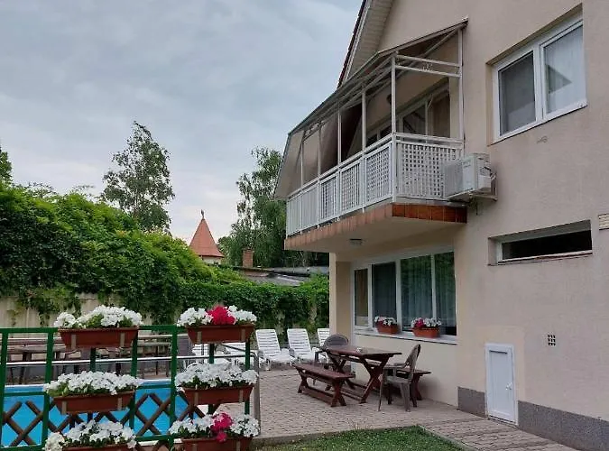 Adam Vendeghaz 2 * שיופוק