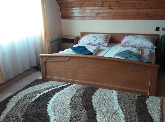 Konukevi Adam Vendeghaz 2 *