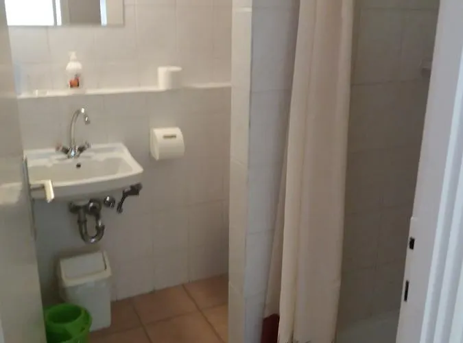 Adam Vendeghaz 2 Konukevi